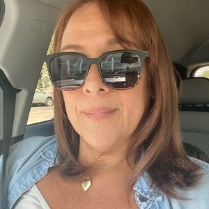 Meet your Posher, Cristina